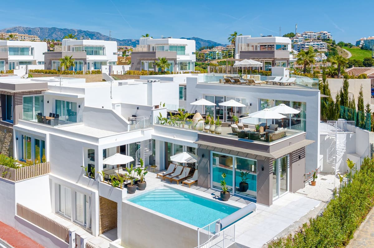 Detached Villa in Riviera del Sol — photo 1 of 10