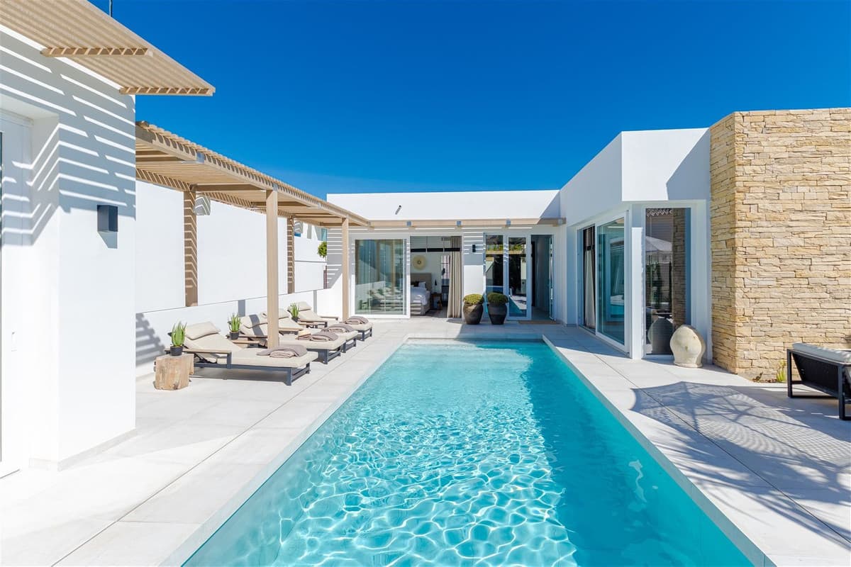 Detached Villa in Riviera del Sol — photo 2 of 10