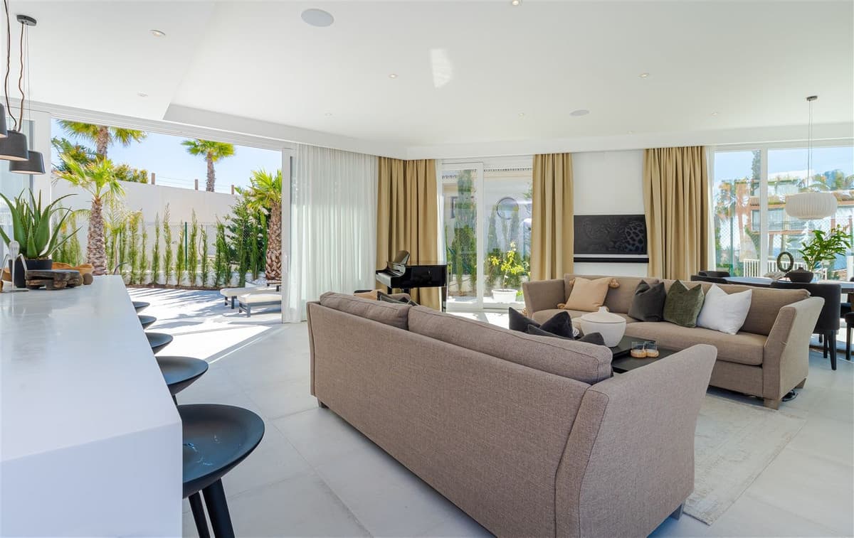 Detached Villa in Riviera del Sol — photo 3 of 10