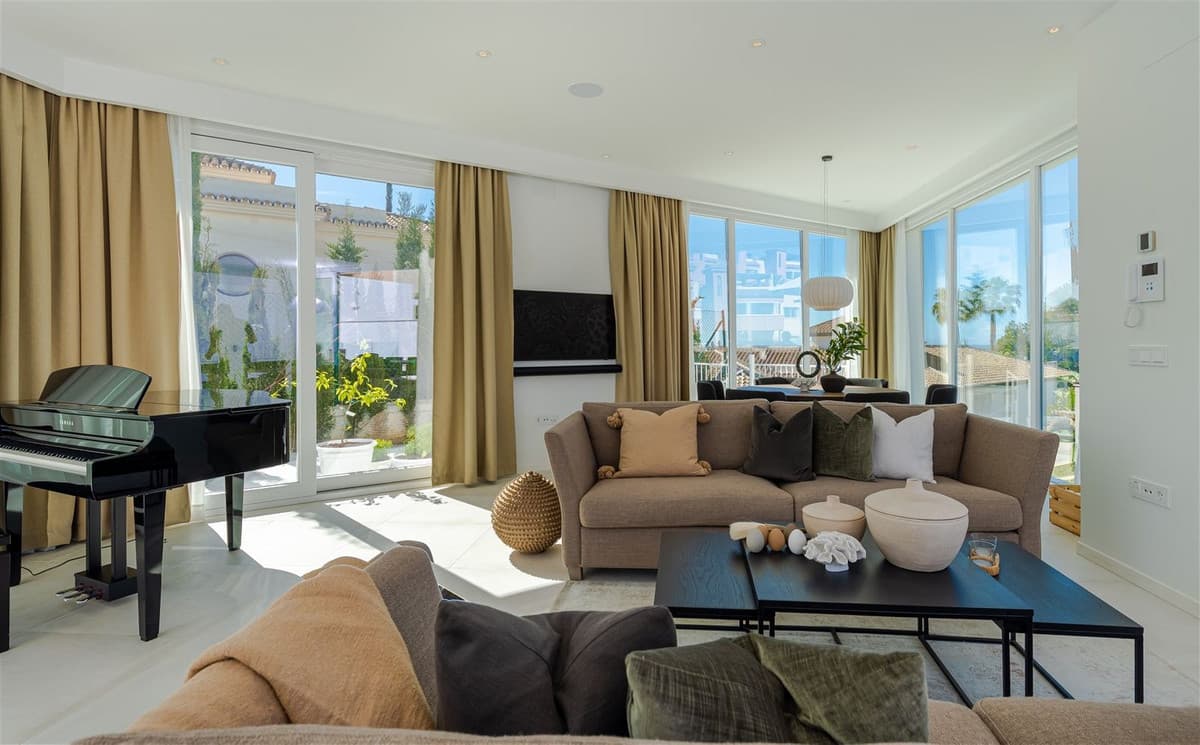 Detached Villa in Riviera del Sol — photo 4 of 10