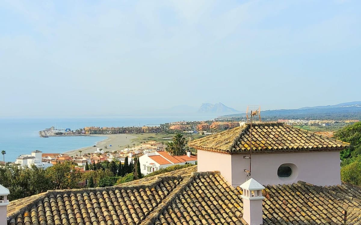 Detached Villa in Torreguadiaro — photo 3 of 10