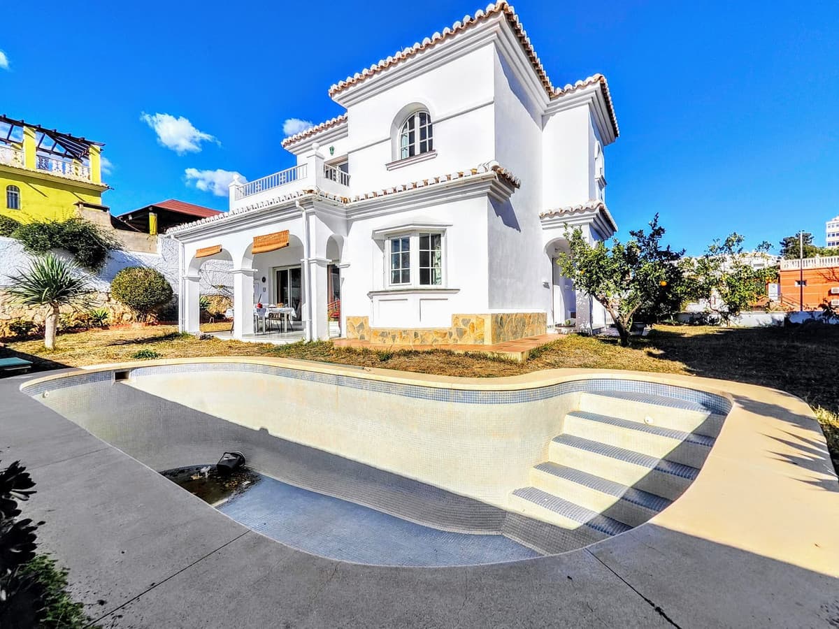 Detached Villa in Benalmadena Costa — photo 1 of 10