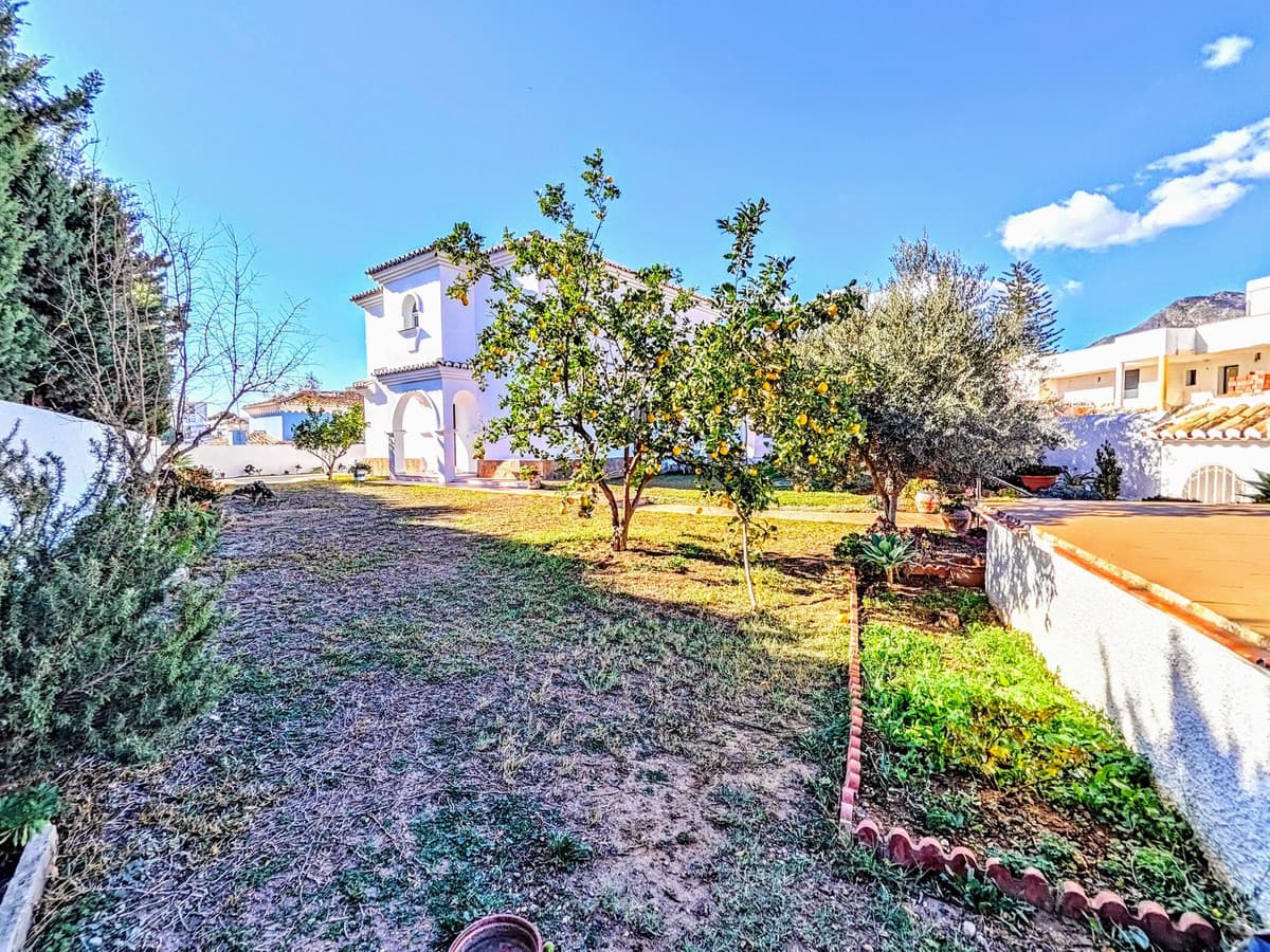Detached Villa in Benalmadena Costa — photo 2 of 10