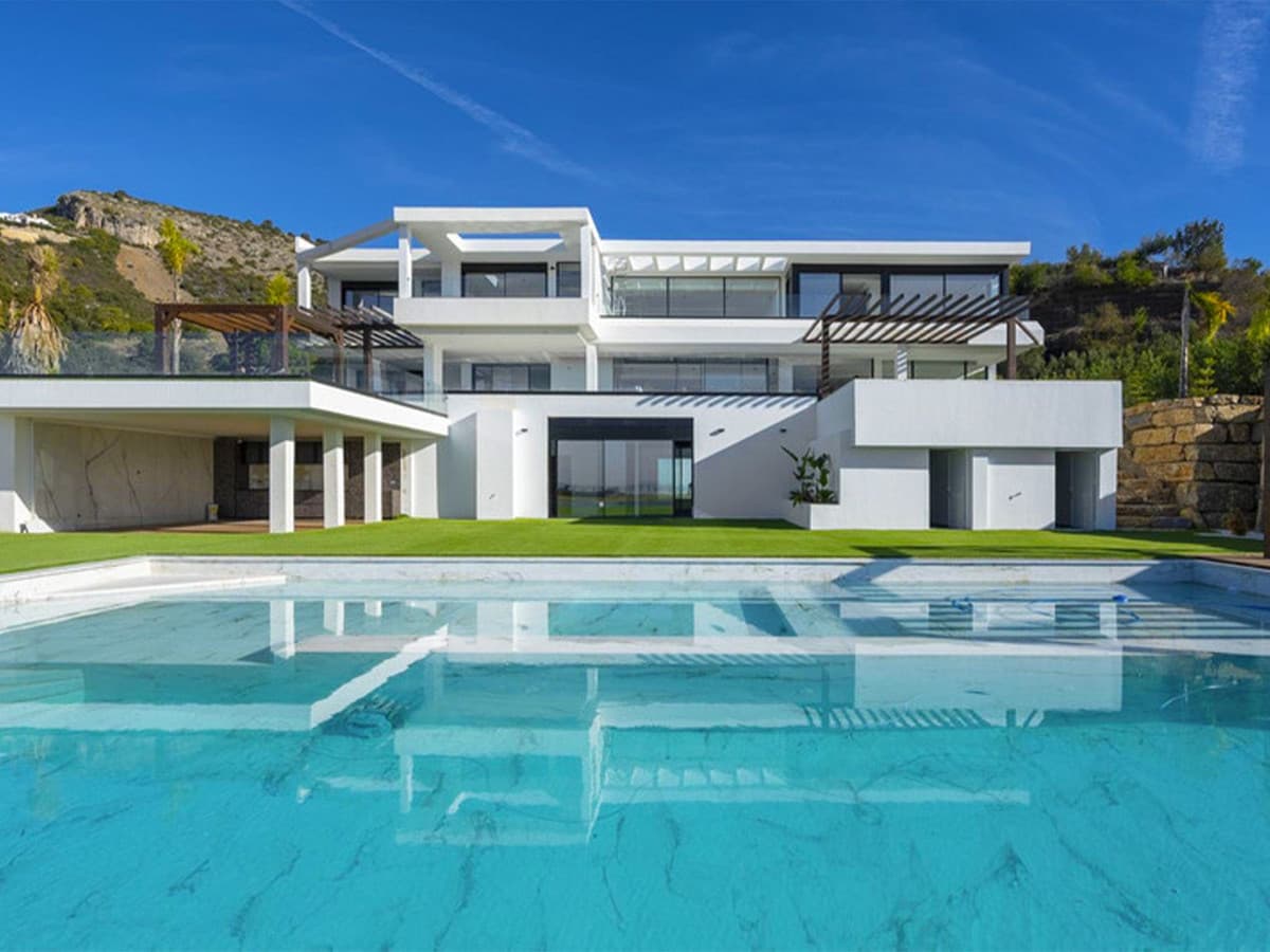 Detached Villa in Benahavís — photo 1 of 10