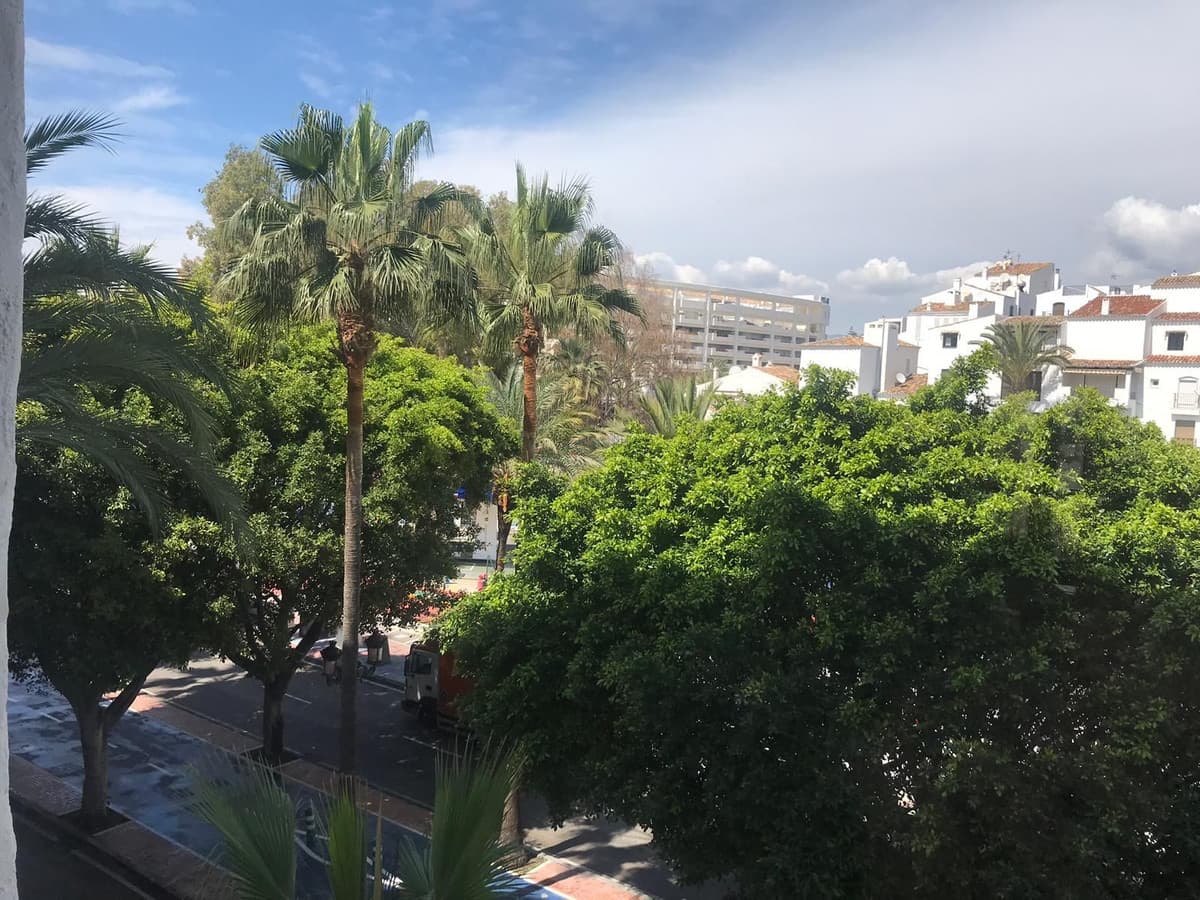 Middle Floor Apartment in Puerto Banús — photo 1 of 10