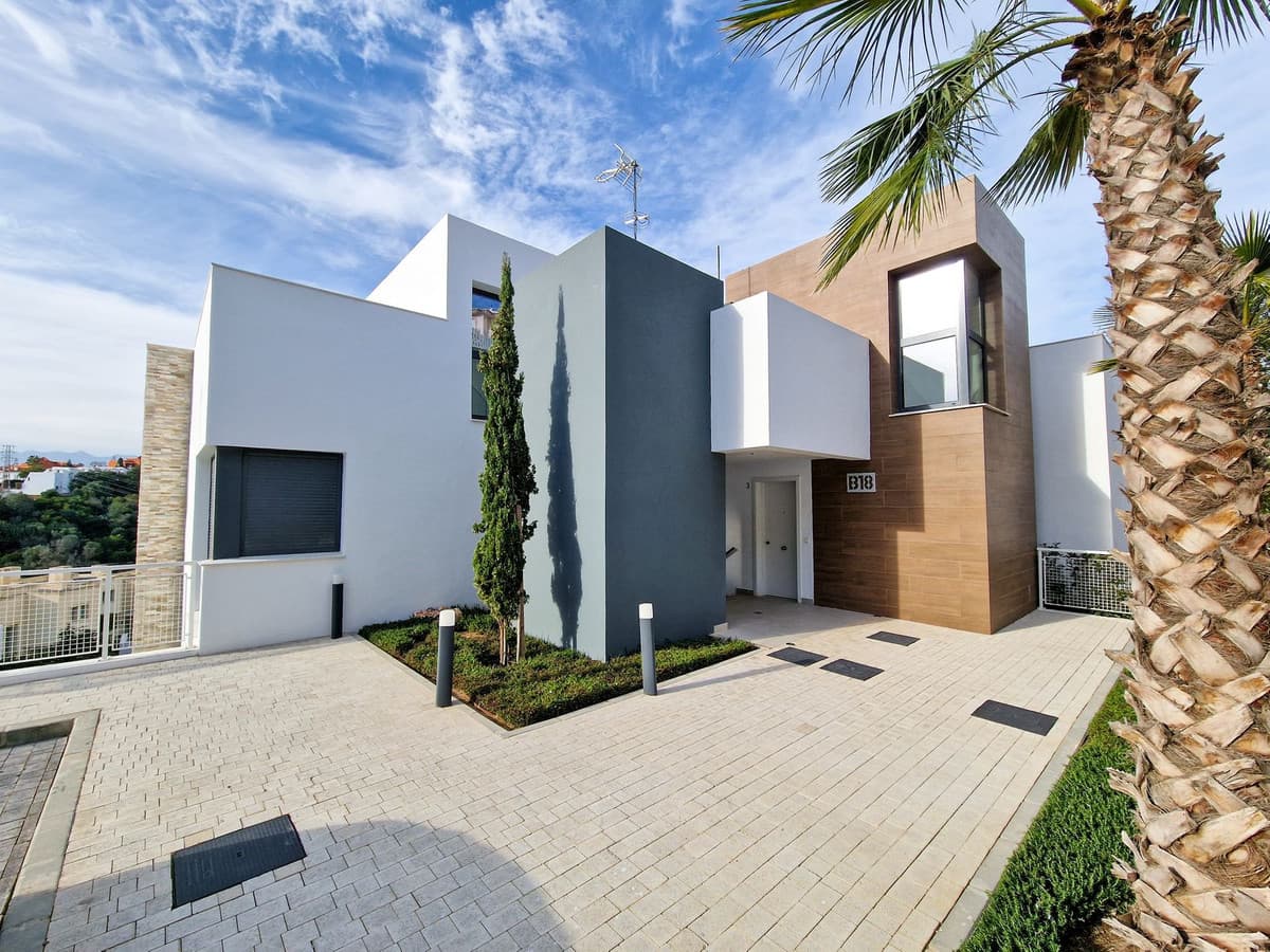 Duplex in Artola — photo 1 of 10