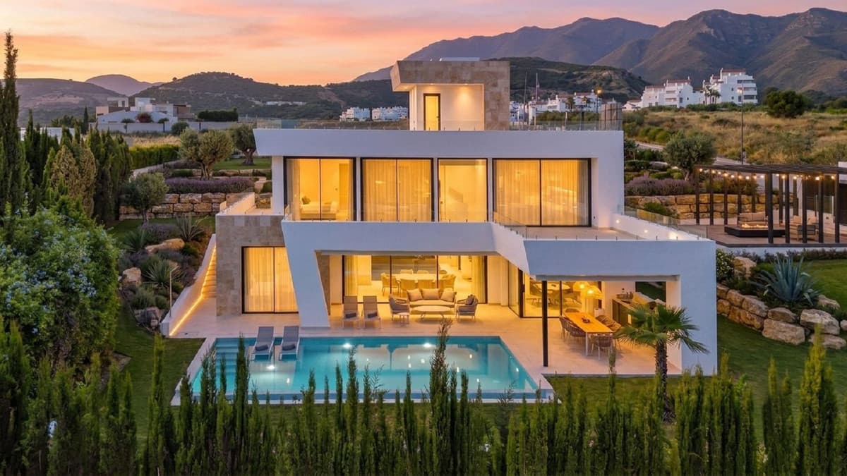 Detached Villa in Estepona — photo 1 of 10