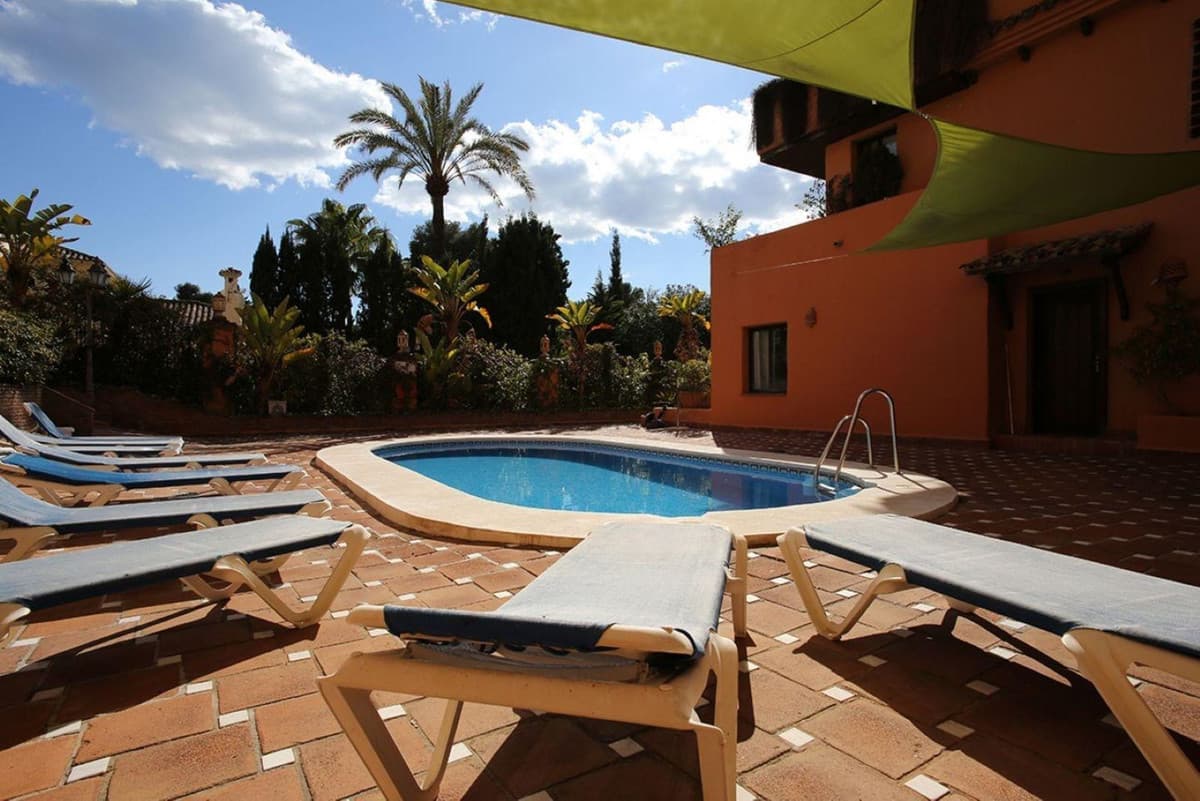 Middle Floor Apartment in Estepona — photo 1 of 10