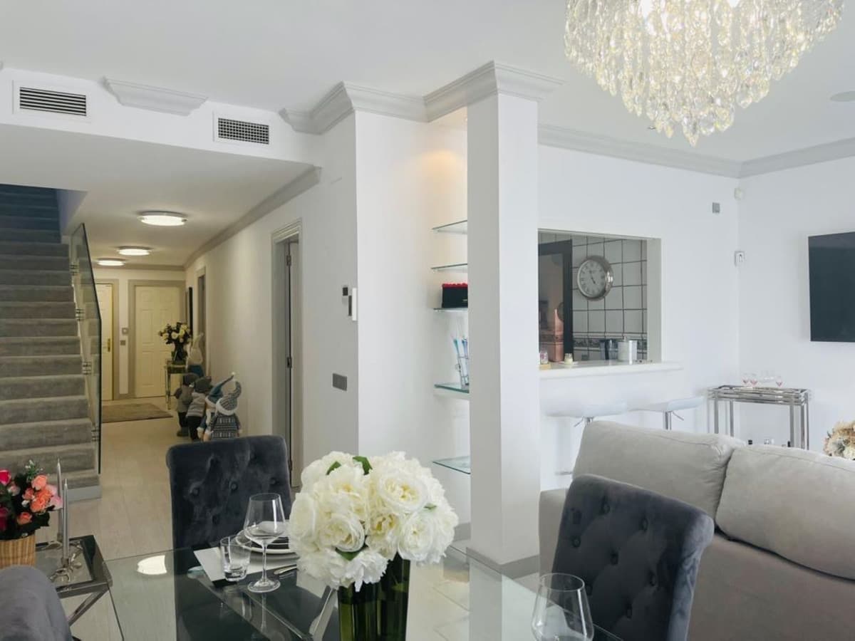Middle Floor Apartment in Estepona — photo 3 of 10