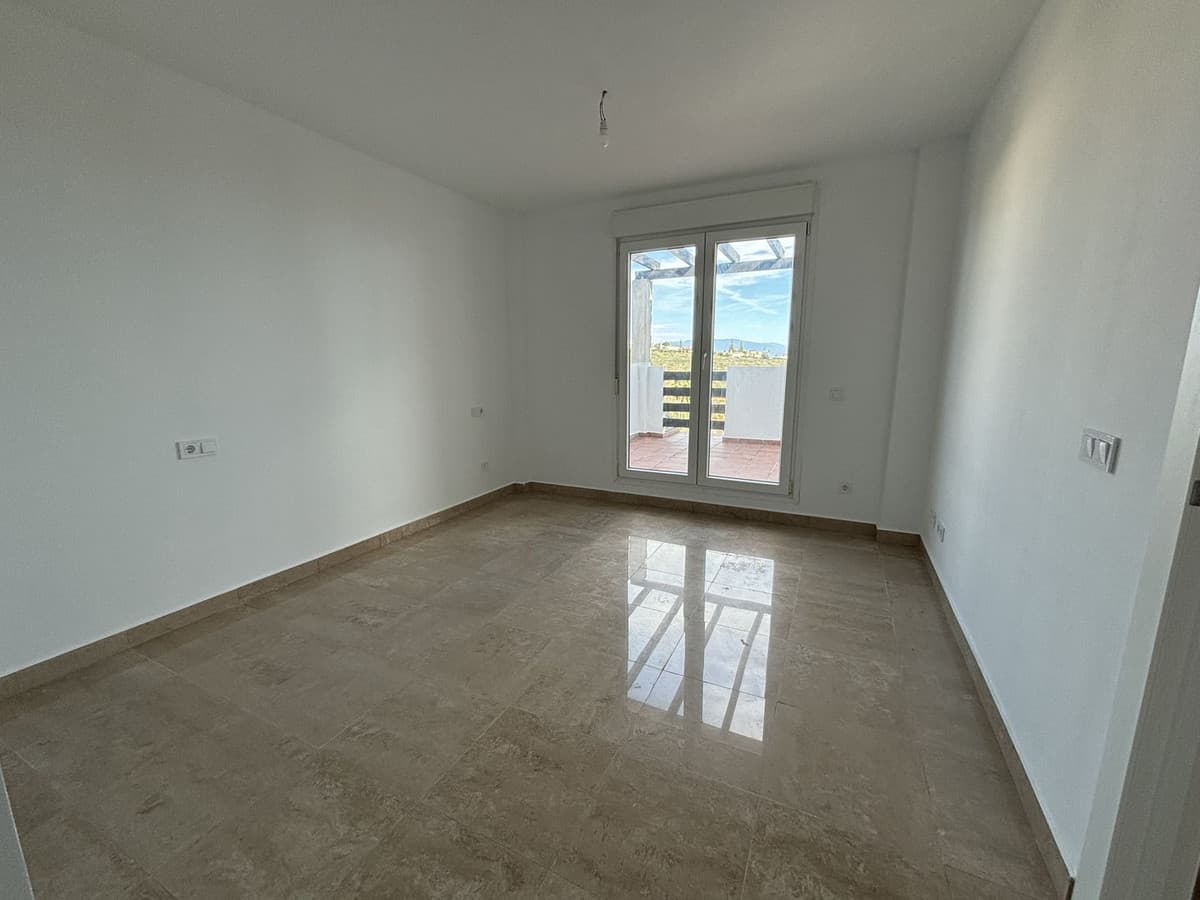 Penthouse Duplex in La Duquesa — photo 8 of 10