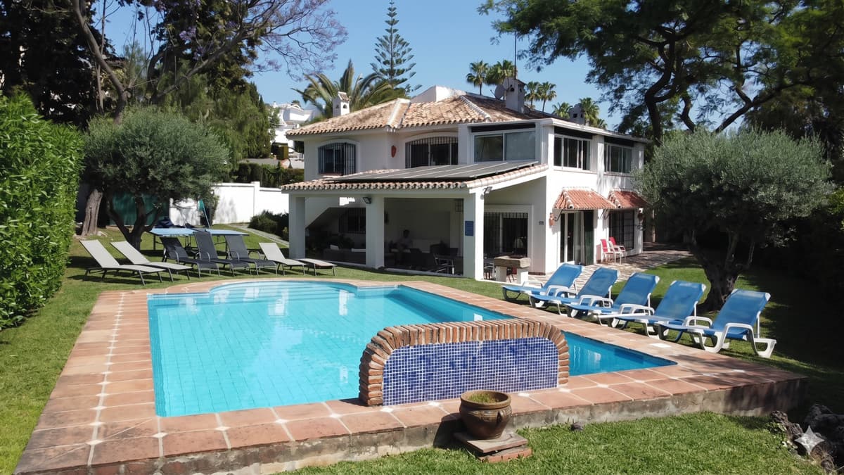 Detached Villa in Elviria — photo 3 of 10