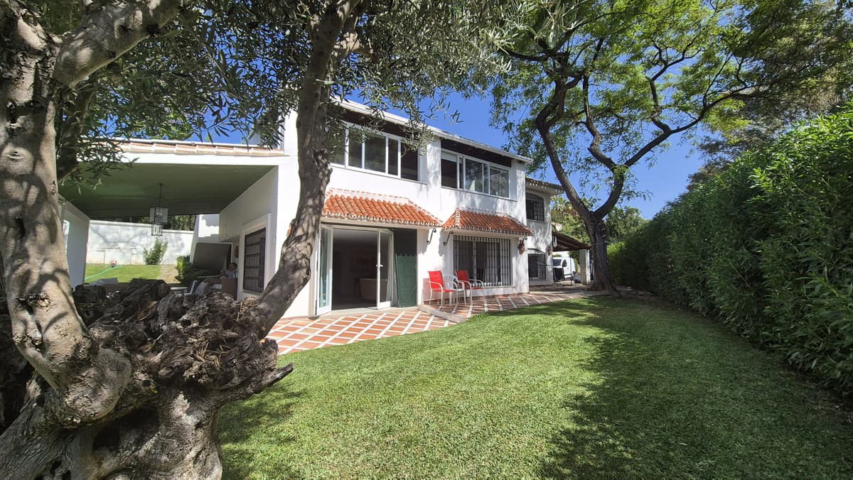 Detached Villa in Elviria — photo 5 of 10