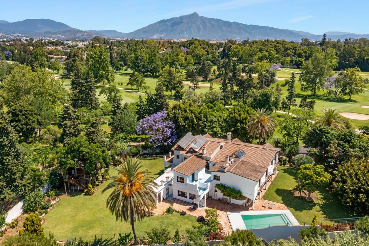 Detached Villa in Guadalmina Baja — photo 1 of 10