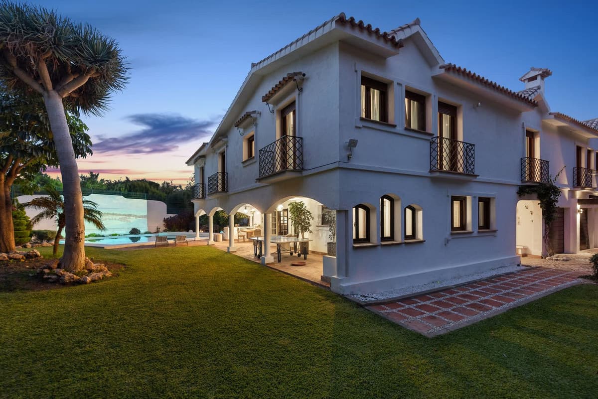 Detached Villa in Guadalmina Baja — photo 2 of 10