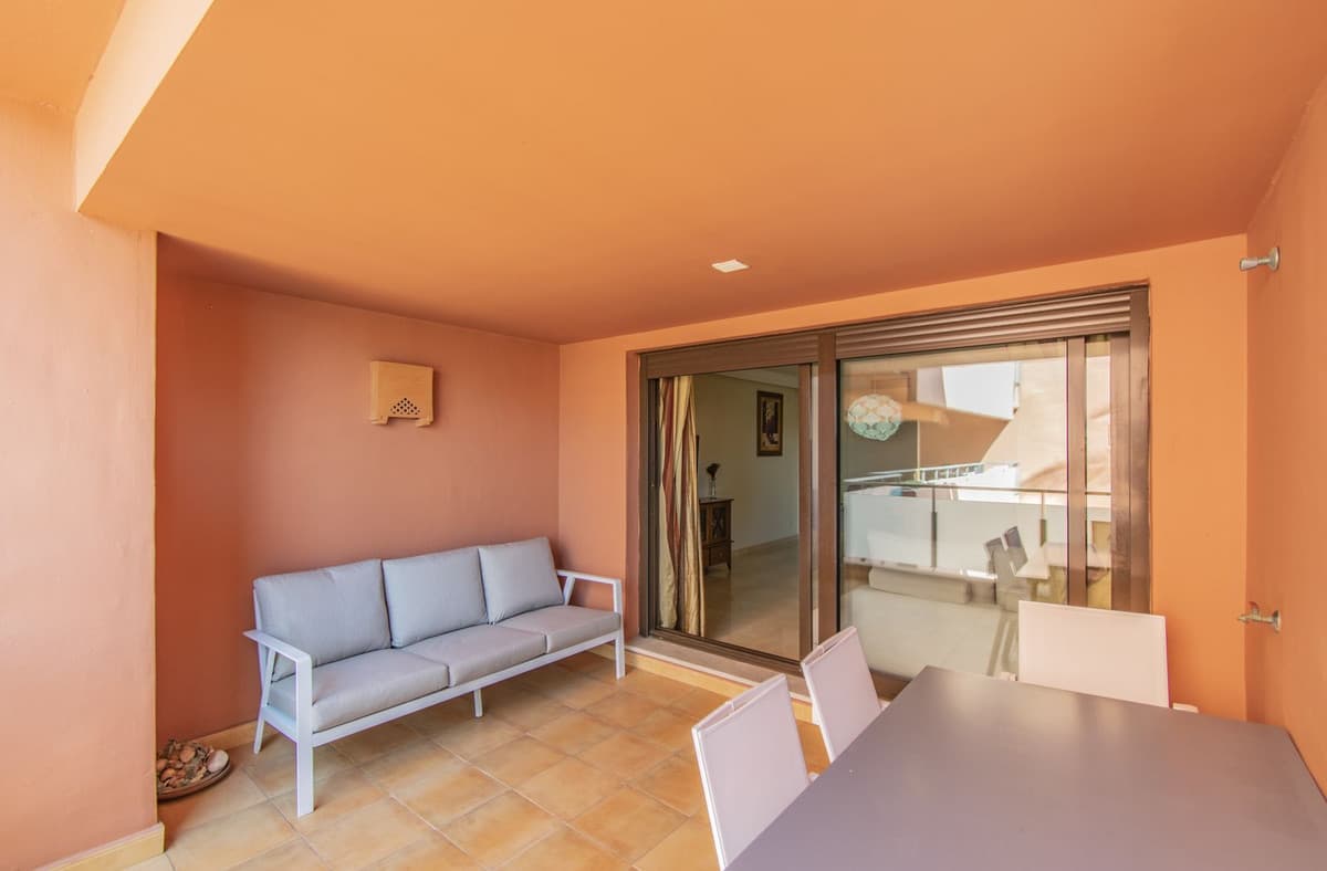 Middle Floor Apartment in New Golden Mile — photo 3 of 10