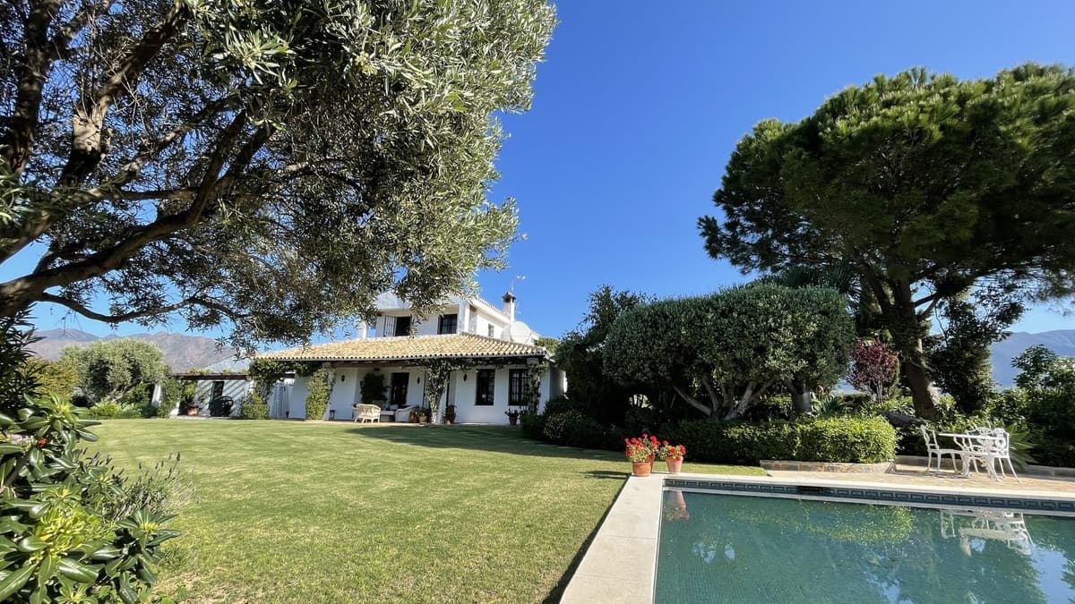 Detached Villa in La Cala de Mijas — photo 1 of 10