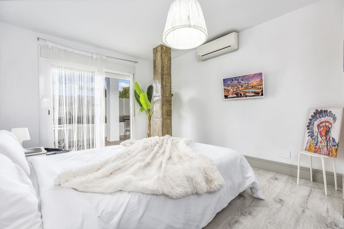 Middle Floor Apartment in Nueva Andalucía — photo 8 of 10