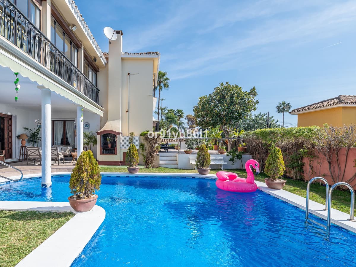 Detached Villa in The Golden Mile — photo 1 of 10