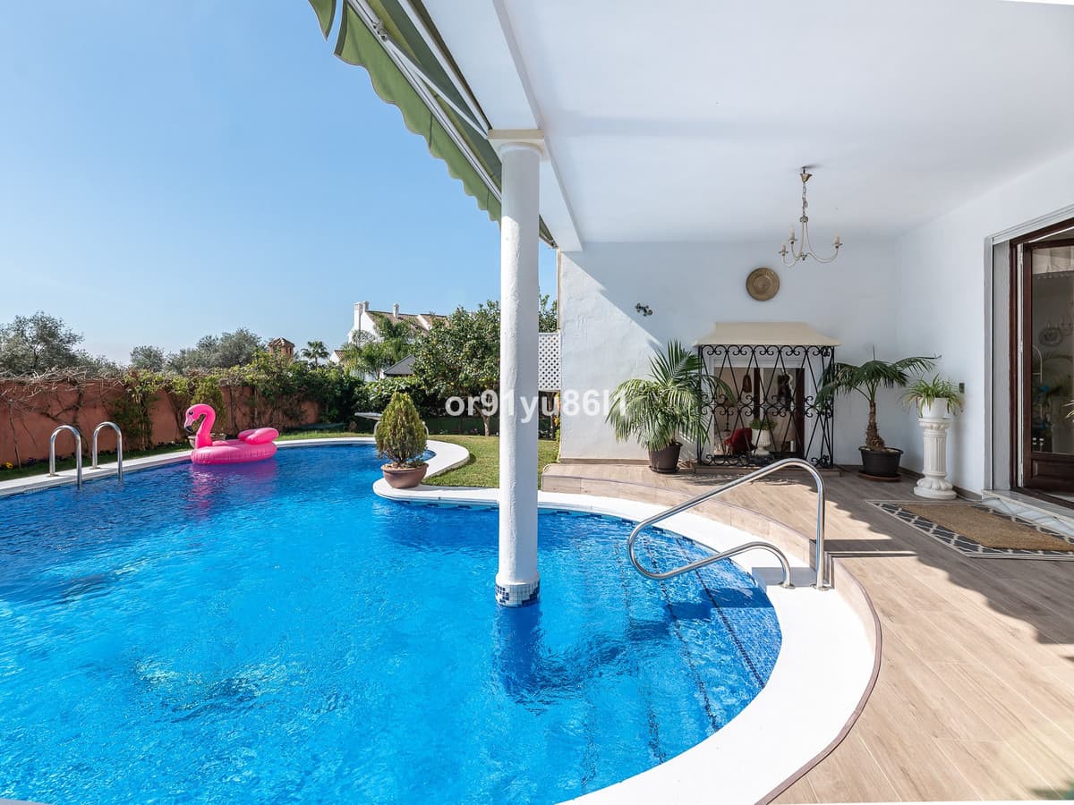 Detached Villa in The Golden Mile — photo 2 of 10
