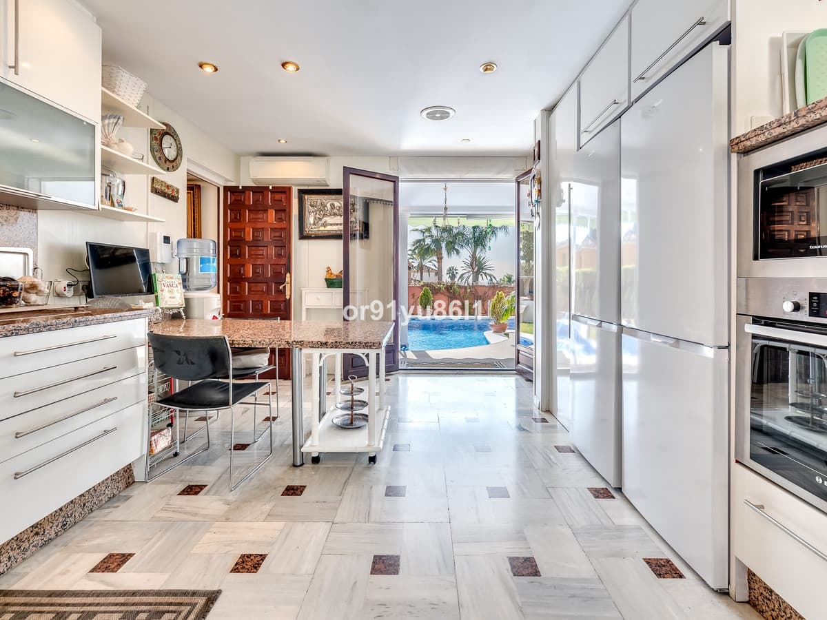 Detached Villa in The Golden Mile — photo 7 of 10