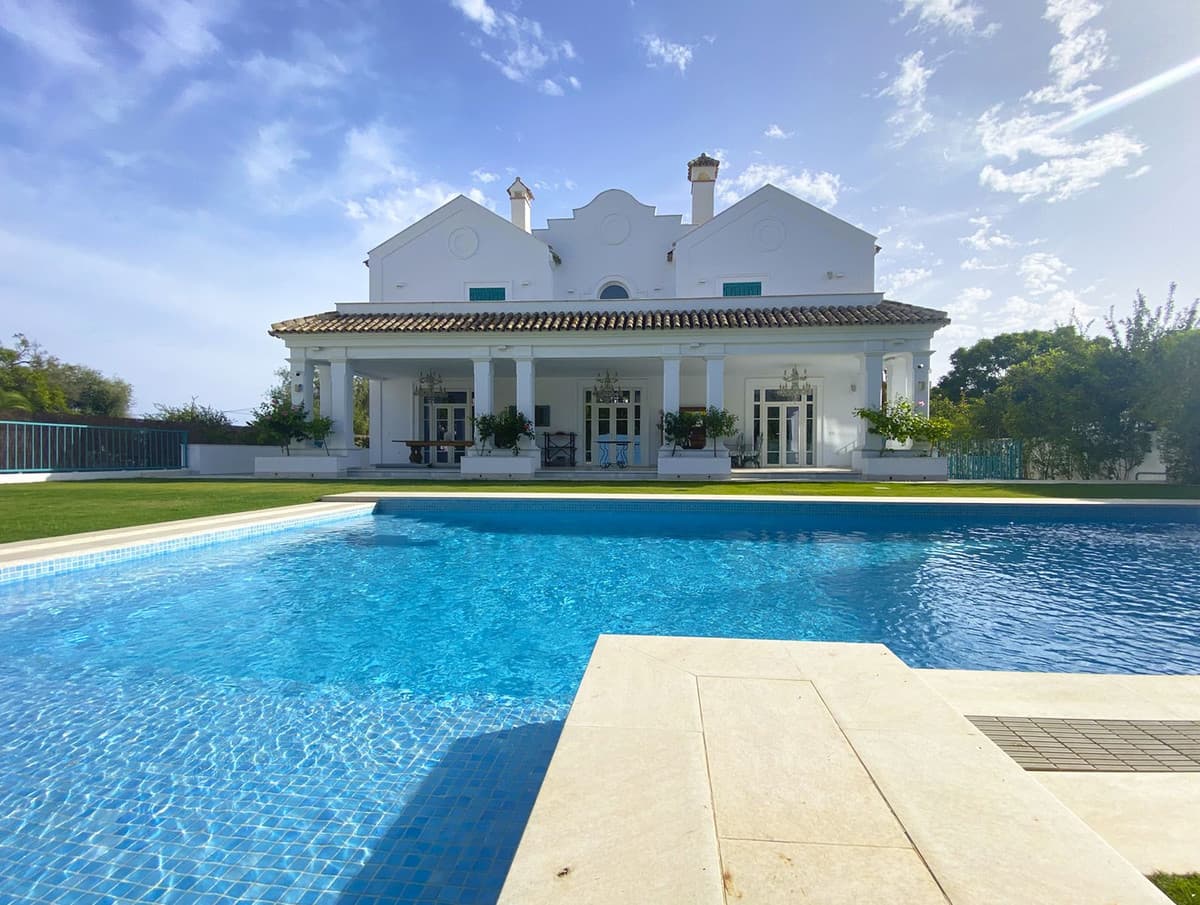 Detached Villa in Marbella — photo 1 of 10