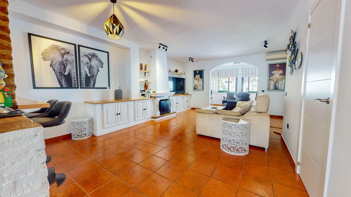 Semi-Detached House in Benahavís — photo 1 of 10