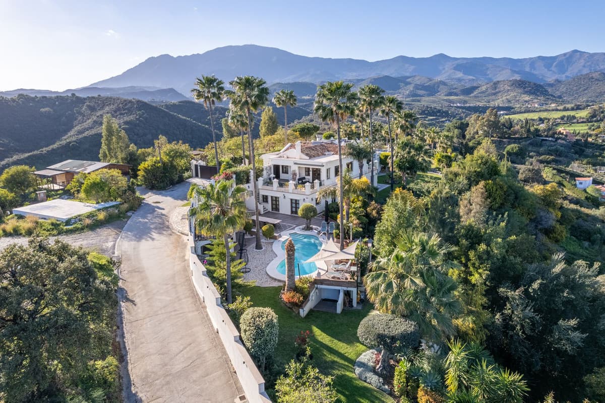 Detached Villa in Estepona — photo 1 of 10