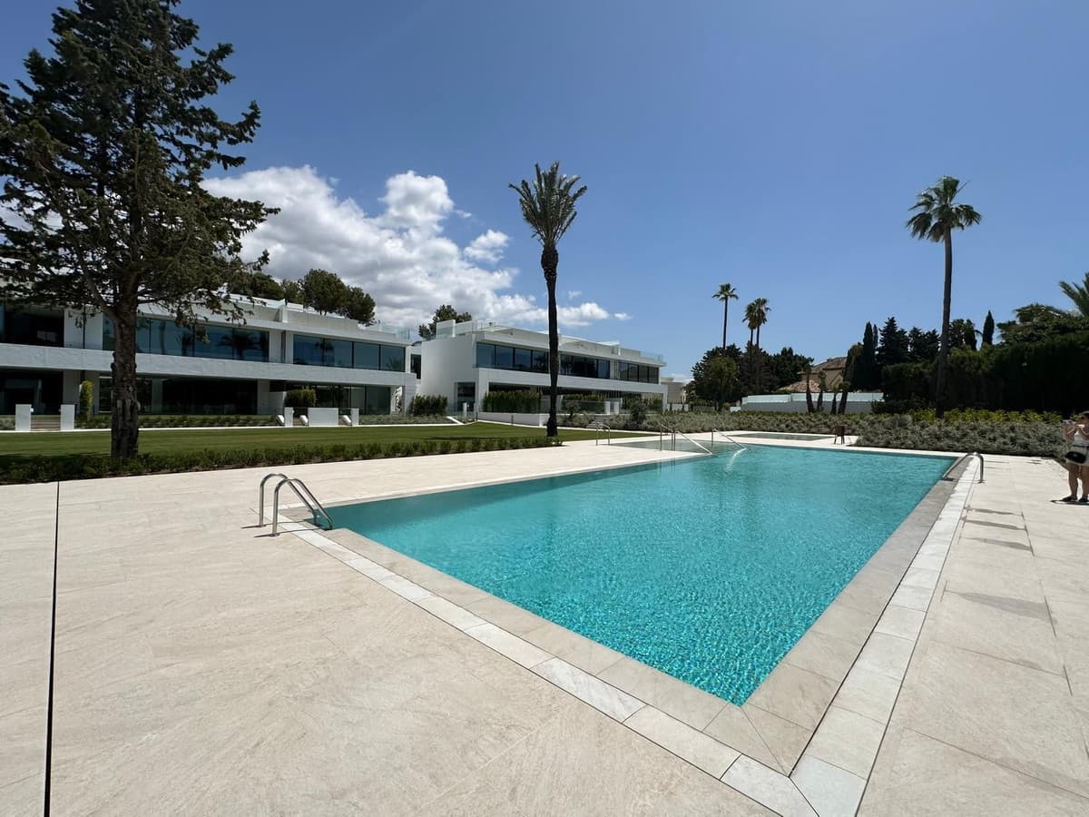 Semi-Detached House in Nueva Andalucía — photo 1 of 10