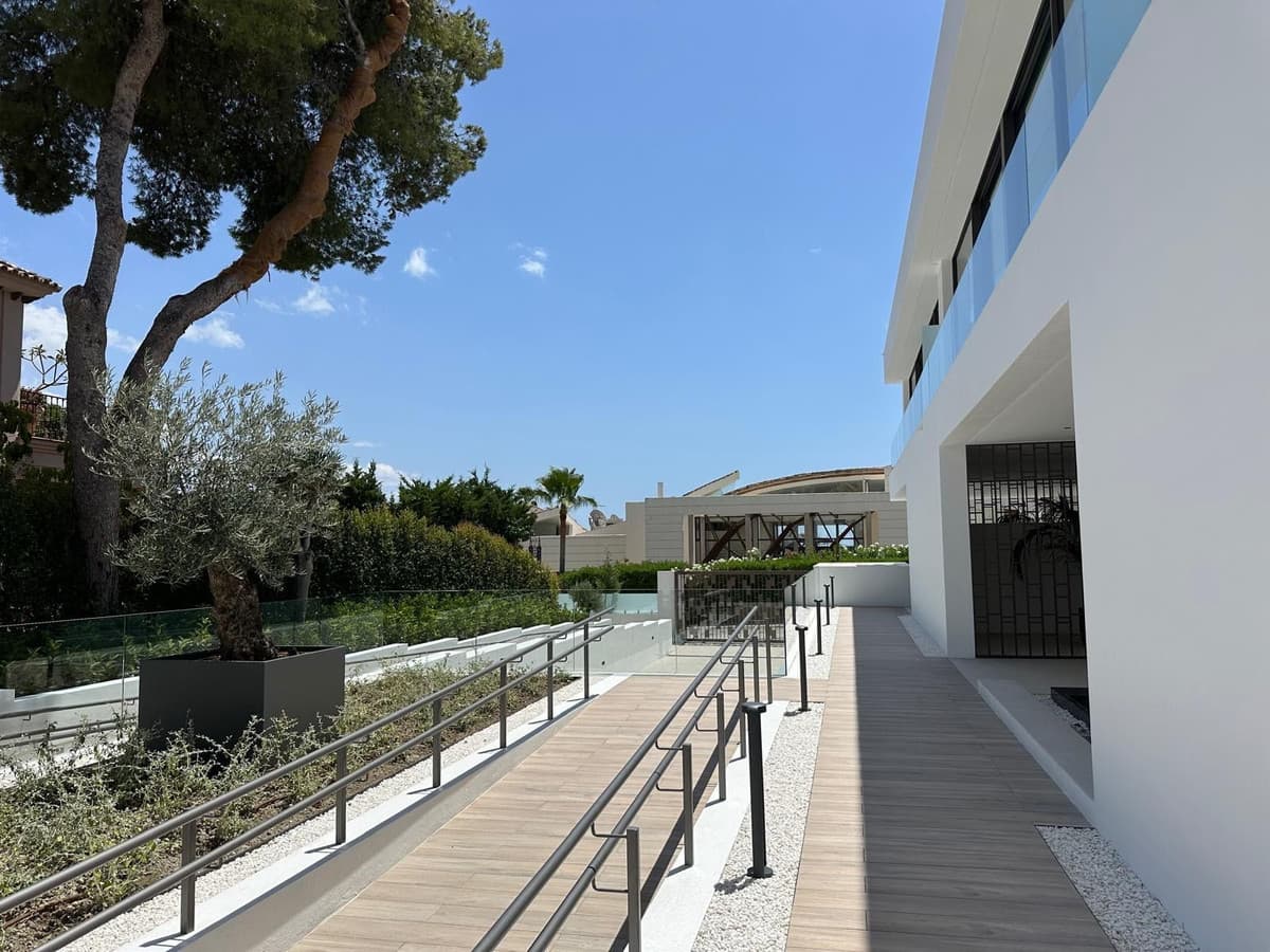Semi-Detached House in Nueva Andalucía — photo 4 of 10