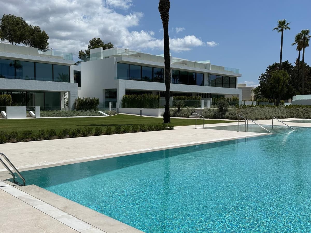 Semi-Detached House in Nueva Andalucía — photo 5 of 10