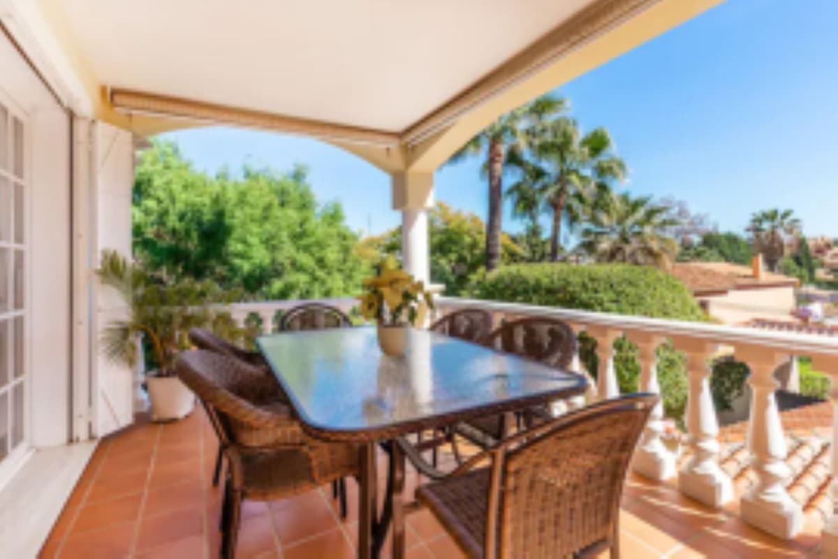 Detached Villa in Nueva Andalucía — photo 3 of 10