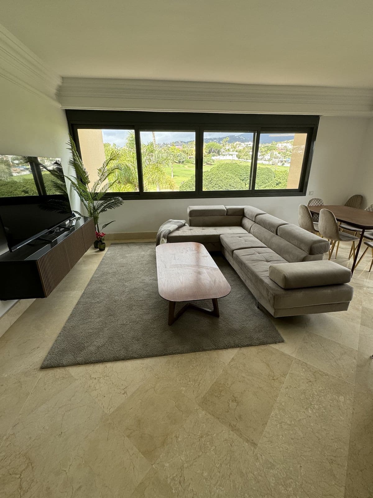 Middle Floor Apartment in Nueva Andalucía — photo 3 of 10