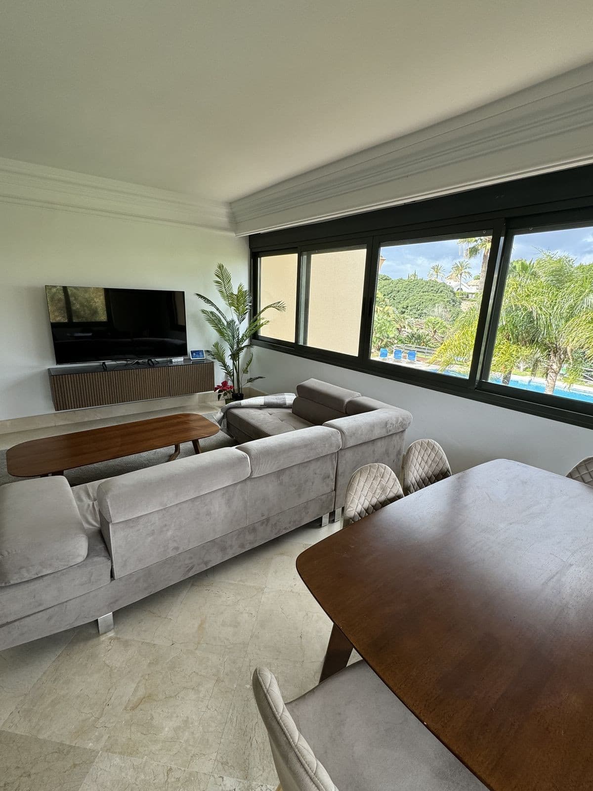 Middle Floor Apartment in Nueva Andalucía — photo 4 of 10
