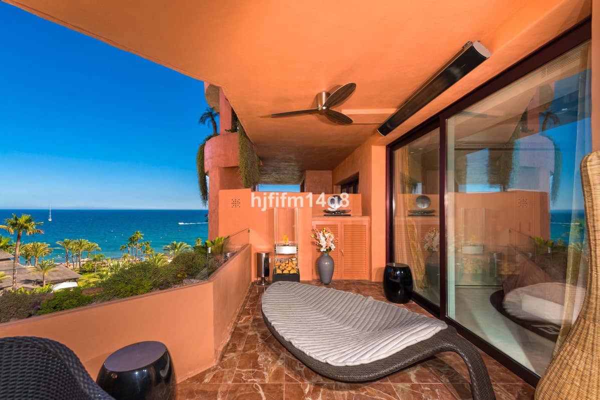 Middle Floor Apartment in Estepona — photo 1 of 10