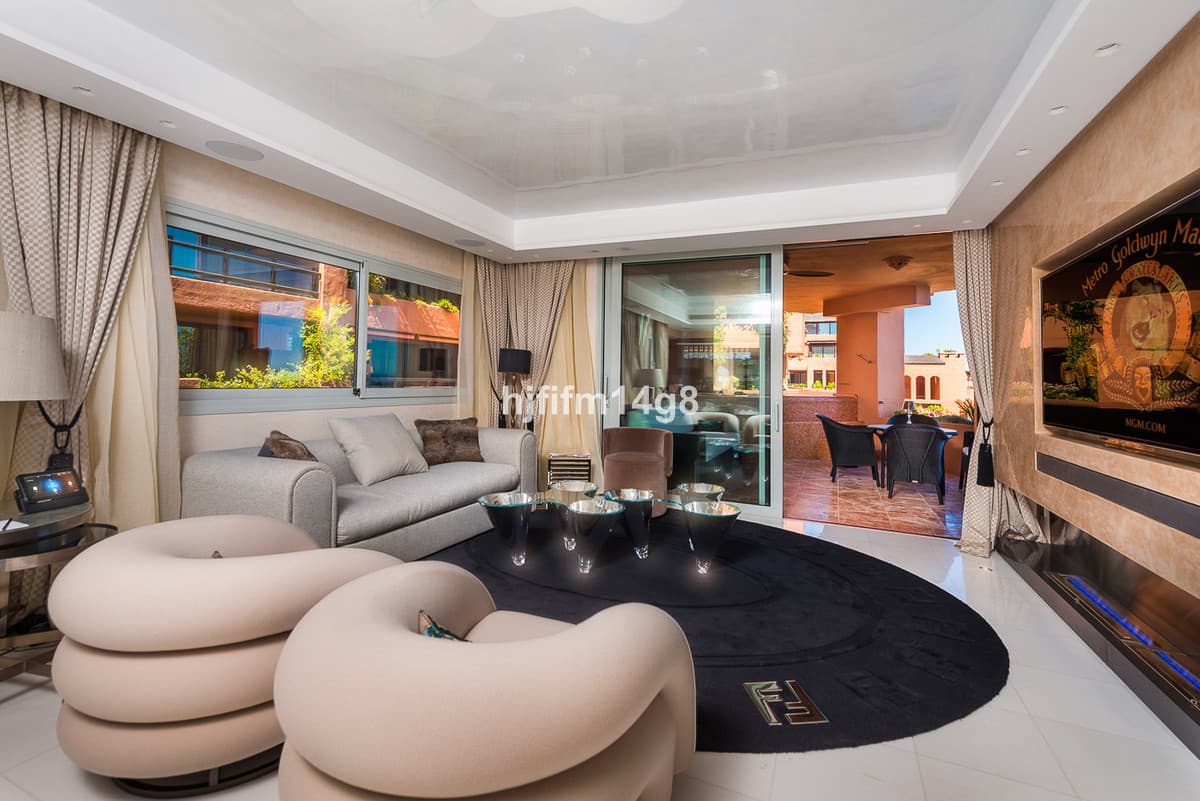 Middle Floor Apartment in Estepona — photo 5 of 10