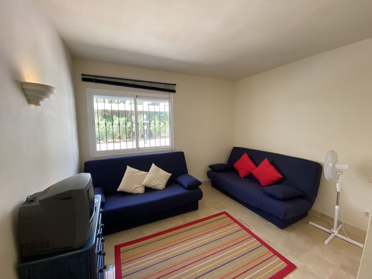 Duplex in La Quinta — photo 9 of 10