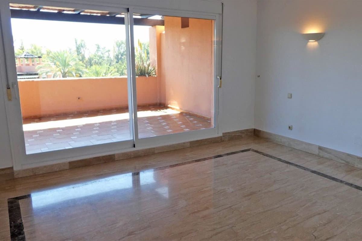 Penthouse Duplex in Guadalmina Baja — photo 8 of 10