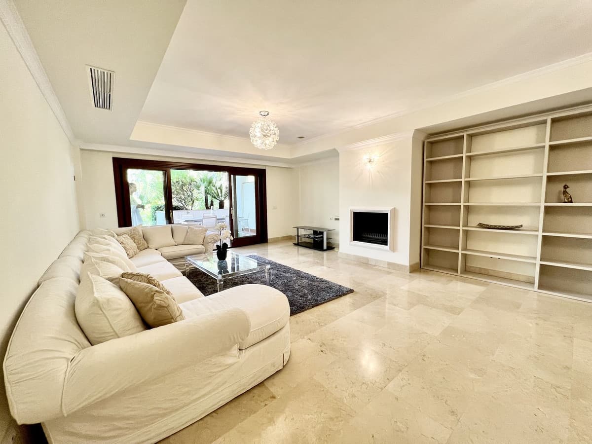 Ground Floor Apartment in The Golden Mile — photo 2 of 10
