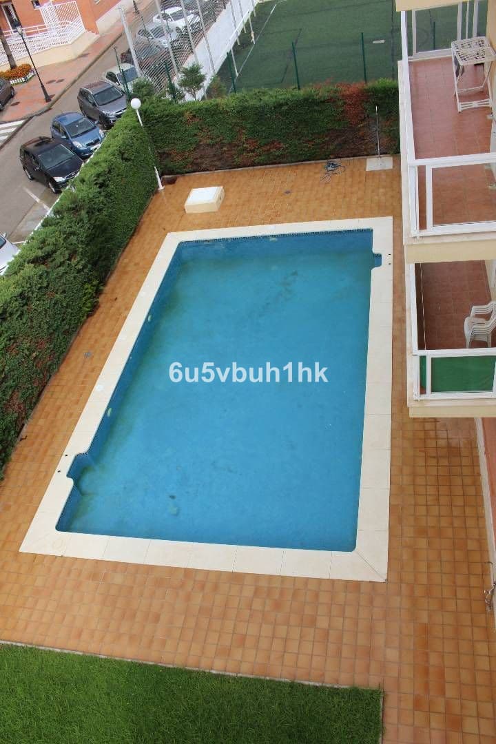 Middle Floor Apartment in Manilva — photo 3 of 10