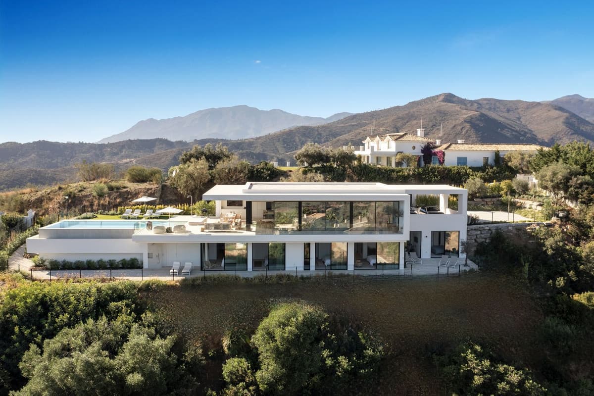 Detached Villa in Benahavís — photo 1 of 10