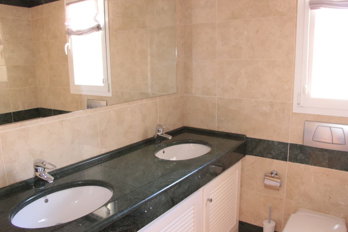 Middle Floor Apartment in Marbella — photo 6 of 10
