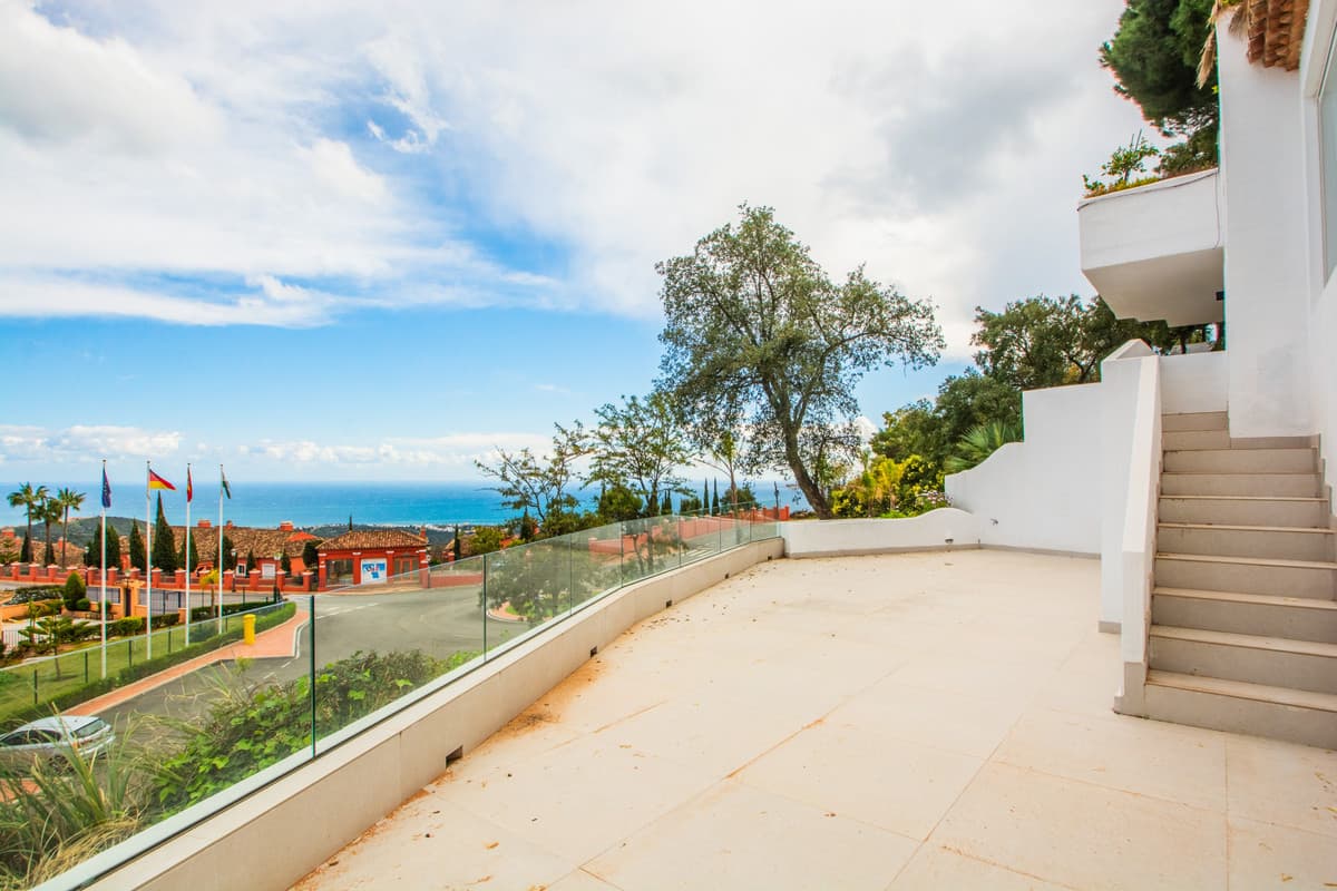 Middle Floor Apartment in La Mairena — photo 2 of 10