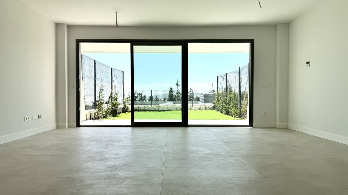 Semi-Detached House in El Chaparral — photo 9 of 10