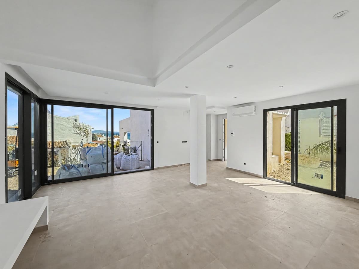 Semi-Detached House in Estepona — photo 1 of 10