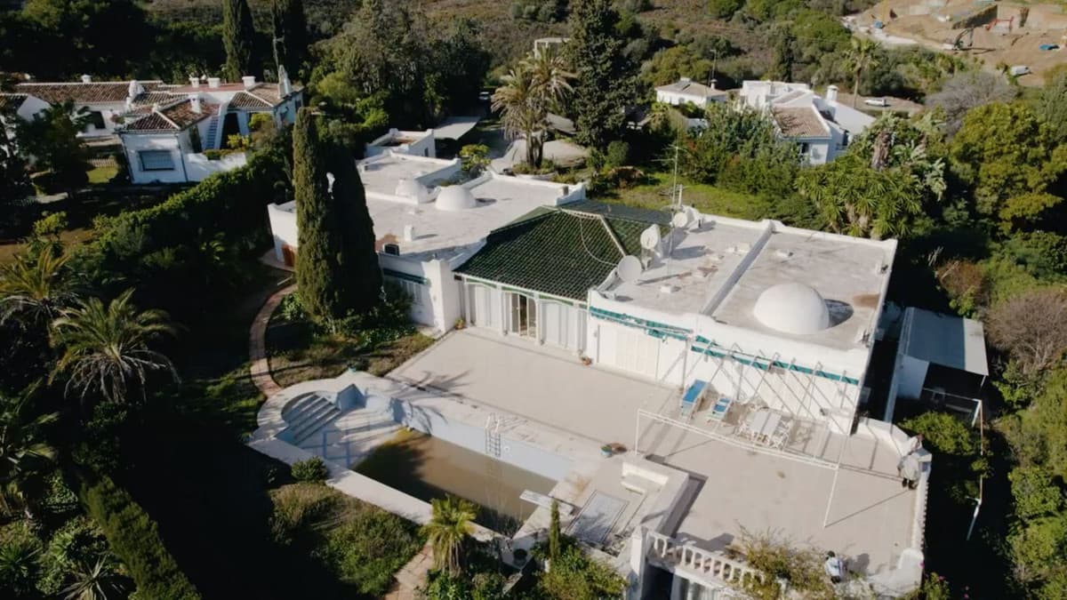 Detached Villa in The Golden Mile — photo 1 of 10