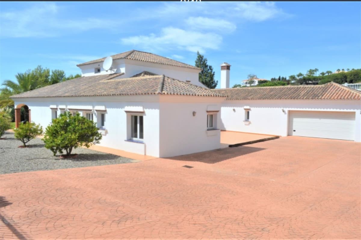 Detached Villa in Mijas — photo 1 of 10