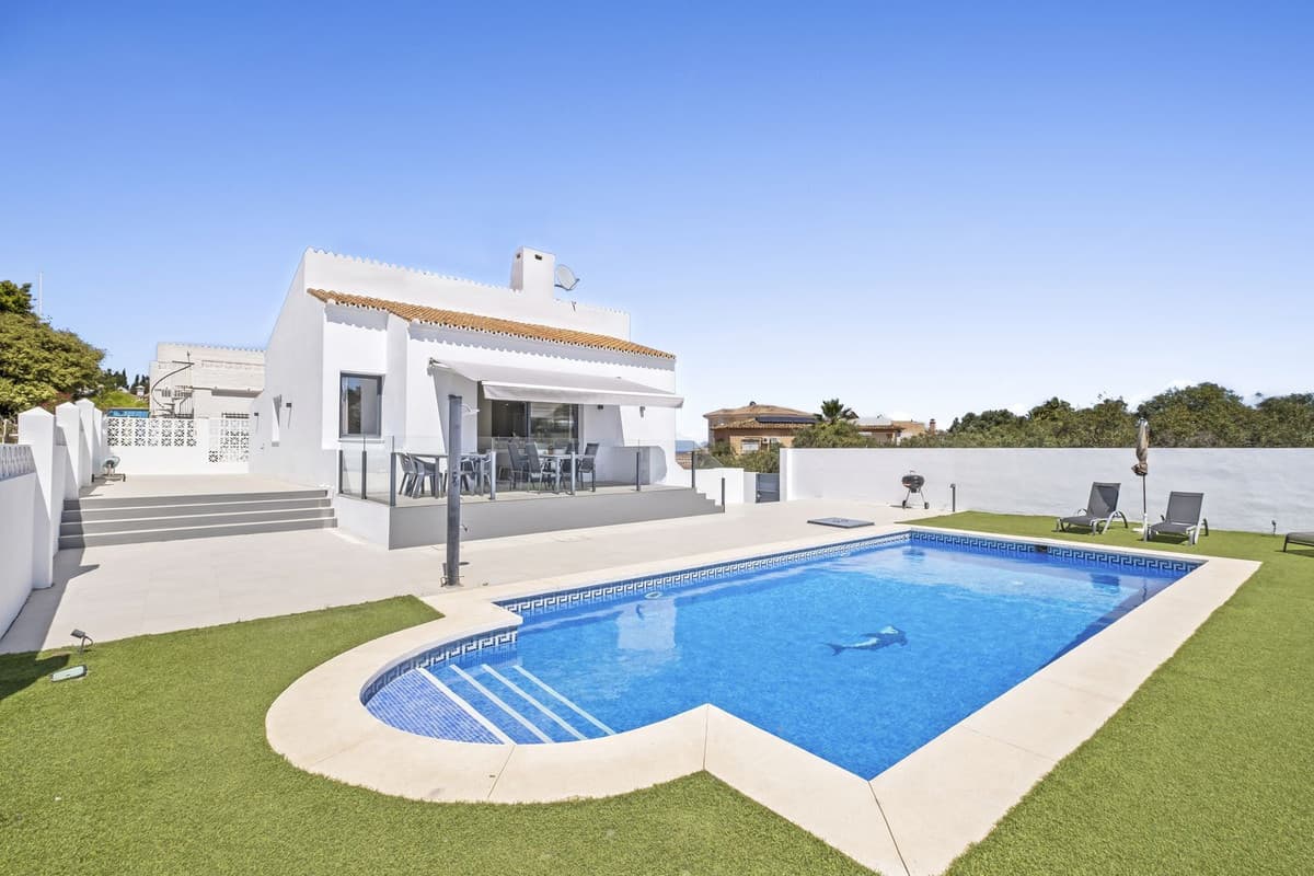 Detached Villa in El Faro — photo 2 of 10