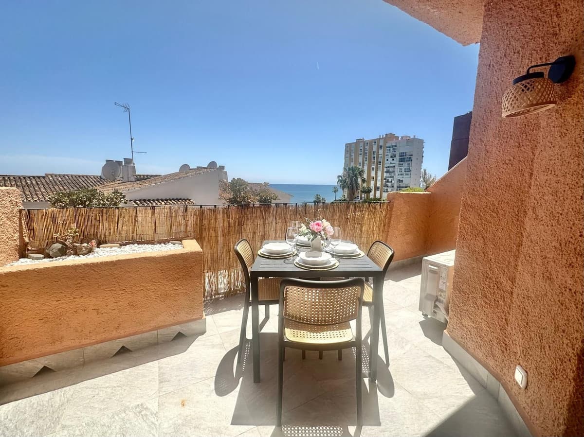 Middle Floor Apartment in Calahonda — photo 2 of 10