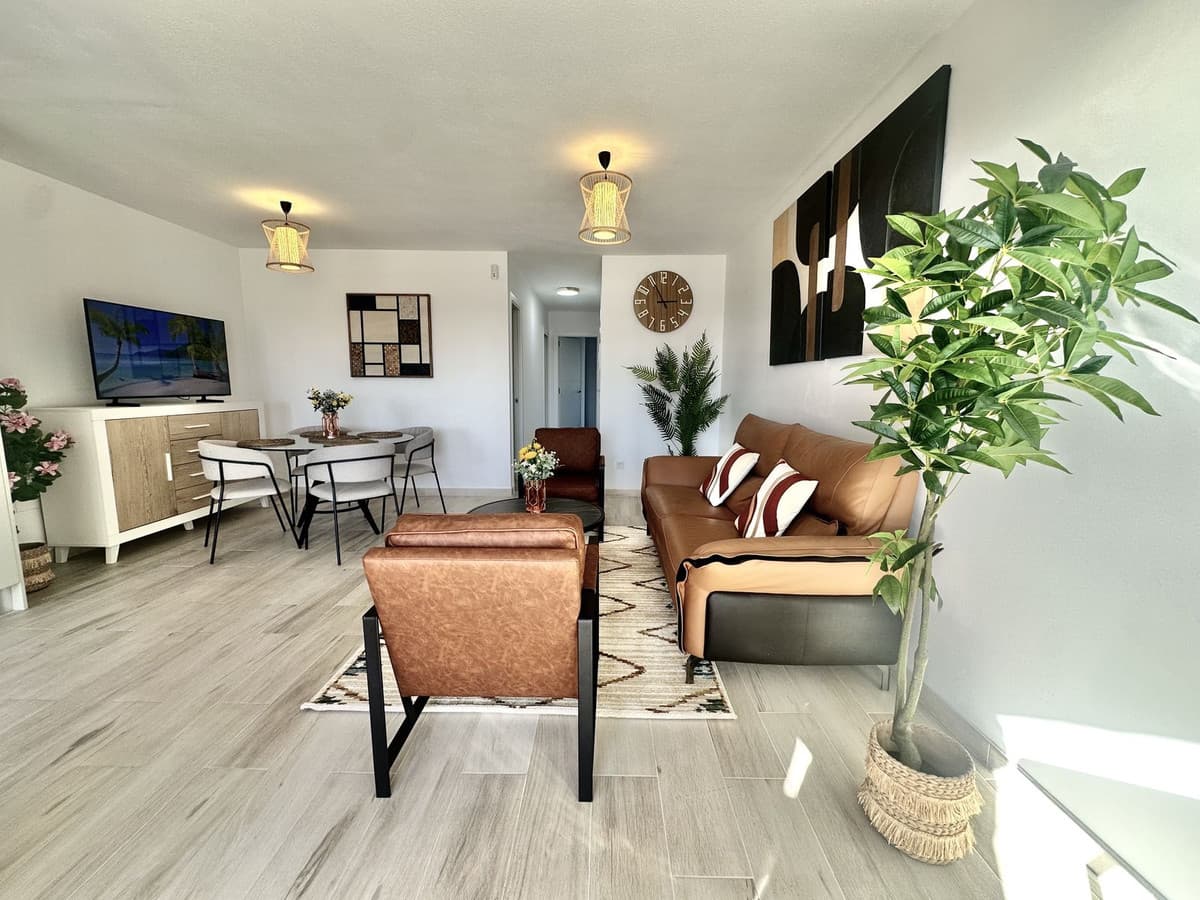 Middle Floor Apartment in Calahonda — photo 4 of 10