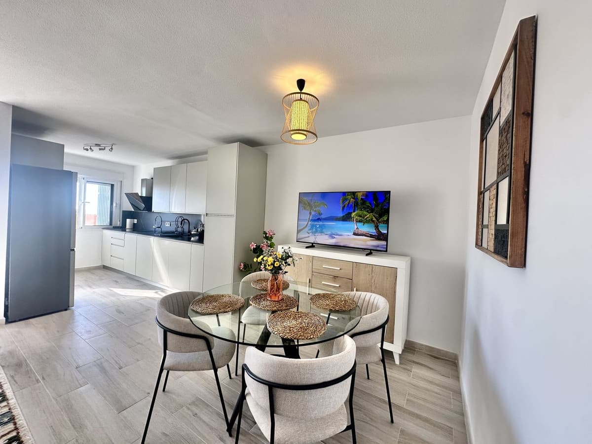 Middle Floor Apartment in Calahonda — photo 7 of 10